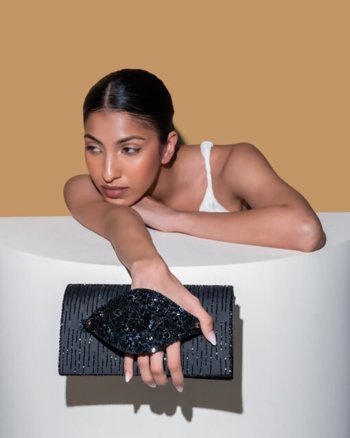 ATHEER CLUTCH - BLACK