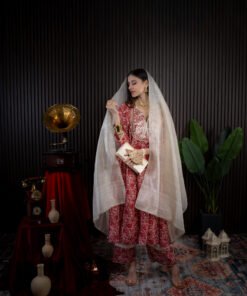 Alternative view of LUXURY RED